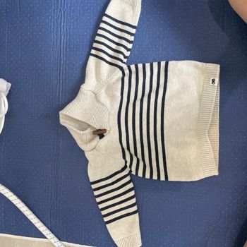 Pull beige avec rayure bleu