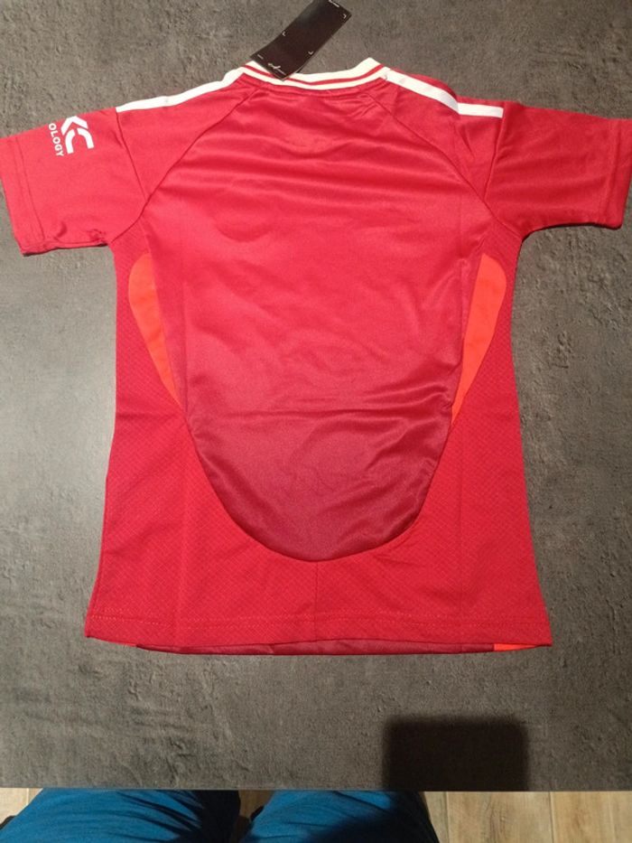 Tenue foot Manchester United rouge. T.20 - photo numéro 2