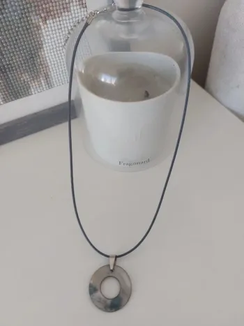 Collier pendentif rond en nacre