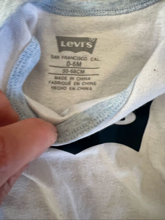 Lot deux bodies levis - photo numéro 3