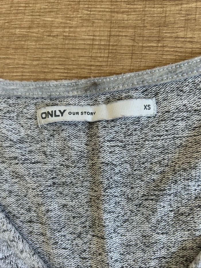 Pull court gris à manches longues Only taille XS TBE - photo numéro 9