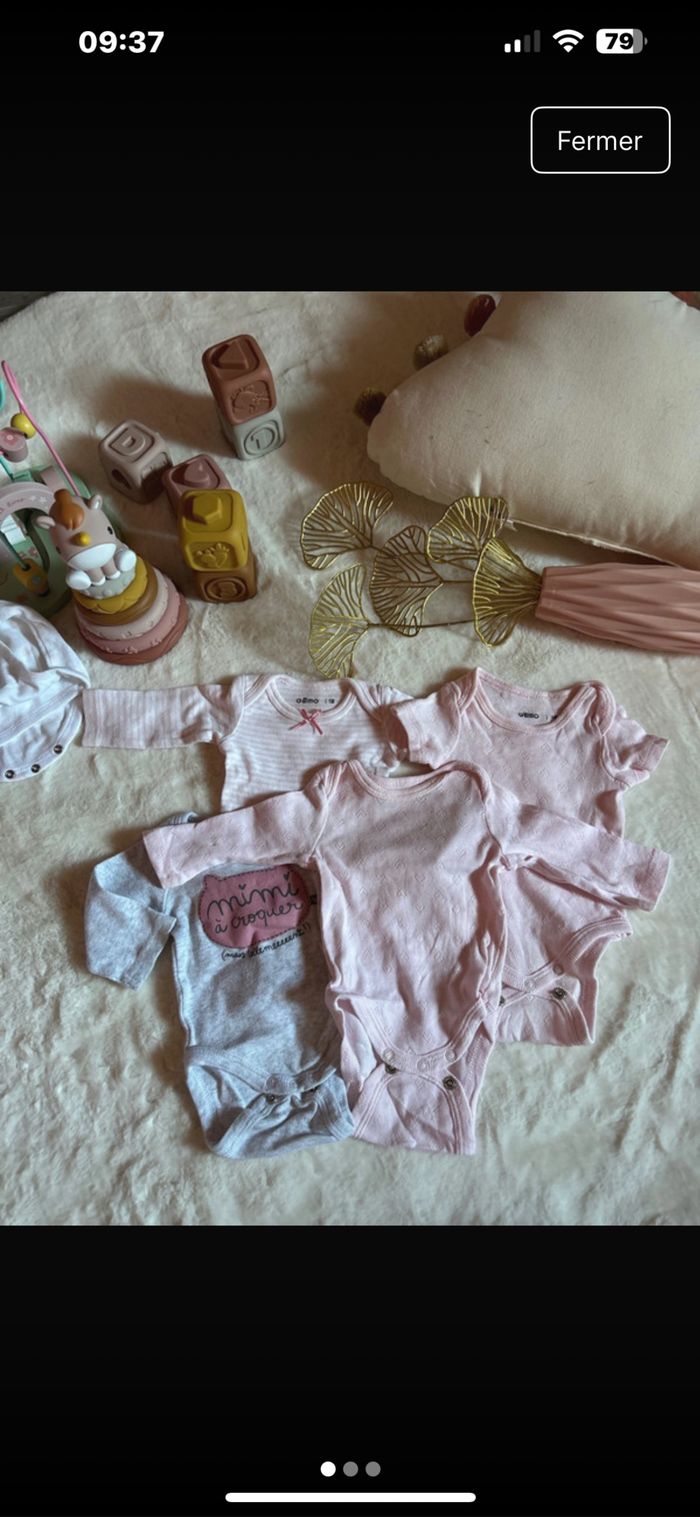 Lot 4 bodies Gémo 1 mois