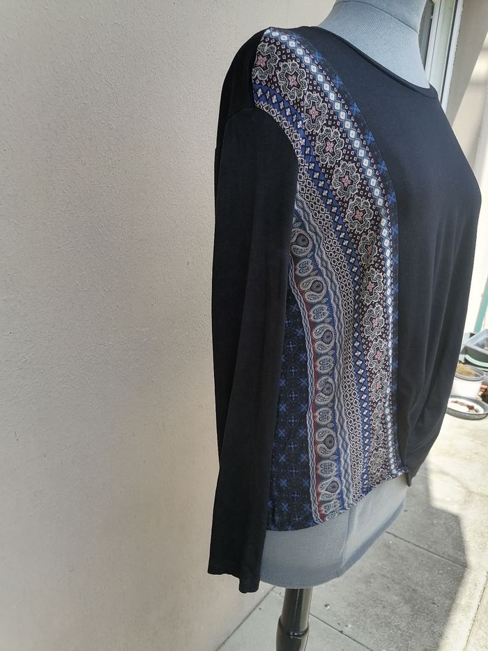 Blouse  noire avec motifs - photo numéro 2