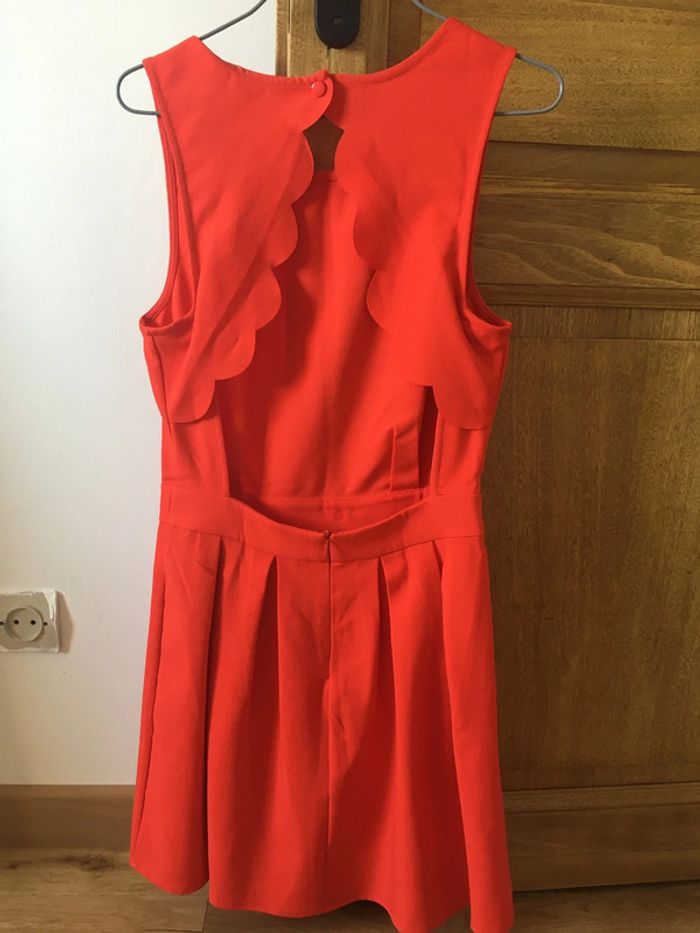 Jolie petite robe courte rouge dos nu - photo numéro 2