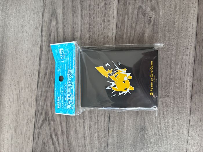 ⚡ Protections de Cartes (Sleeves) Pokémon Center - Pikachu ⚡