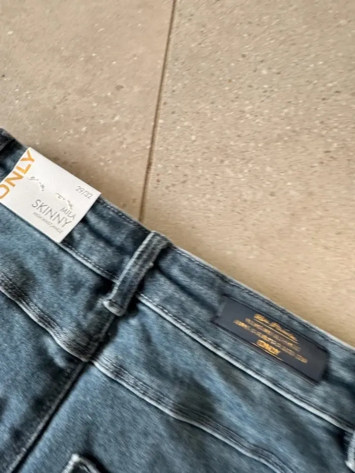 Jean Mila skinny Only, taille 29/32, neuf avec étiquette, valeur 45€  34*92cm - photo numéro 5