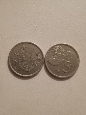 Deux pièces de 5 pesetas