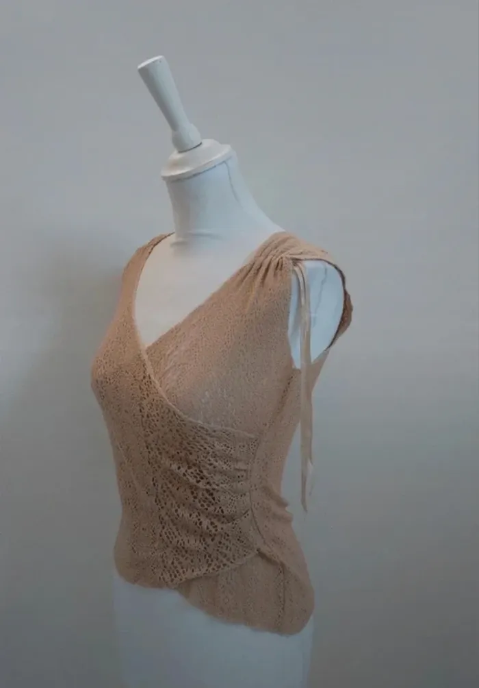 Top sans manche en dentelle beige taille S - photo numéro 2