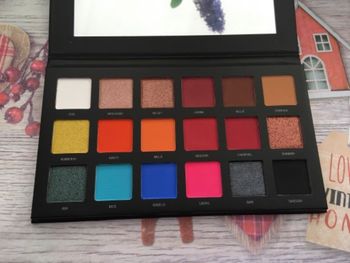 Cult Palette de Sample Beauty  neuve