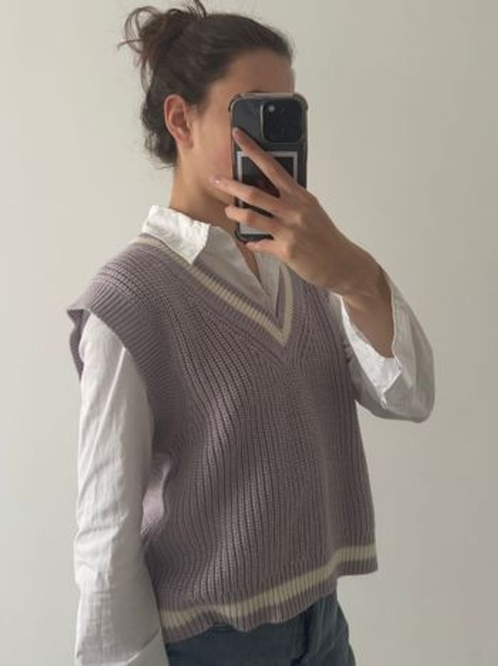 Pull sans manches col V lila H&M - photo numéro 2