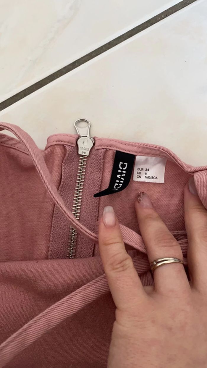 Robe hm taille 34 - photo numéro 2