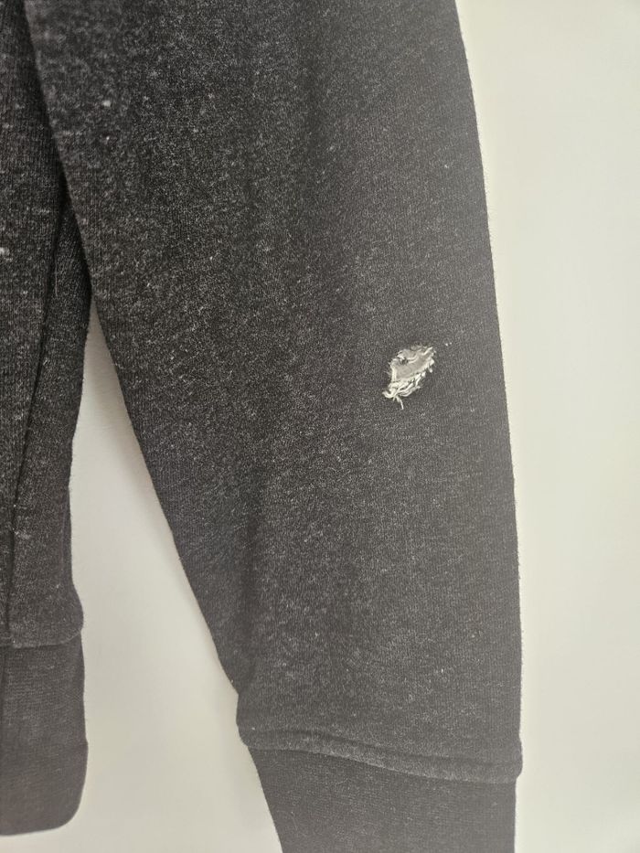 Pull Lacoste avec trou - photo numéro 4