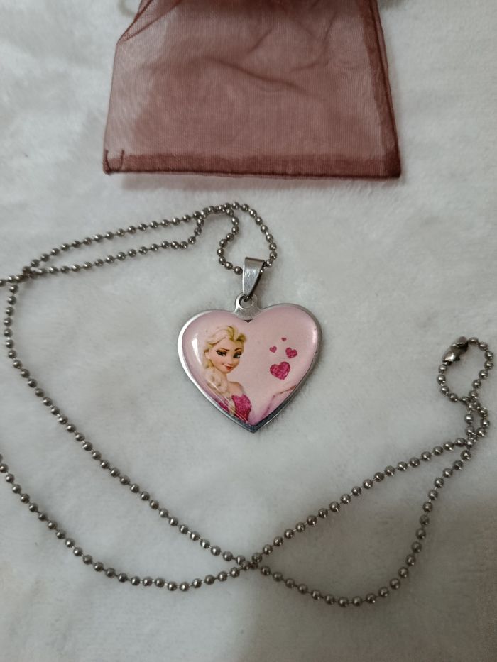 A saisir : collier  " reine des neiges "  ( Bien lire merci) - photo numéro 2