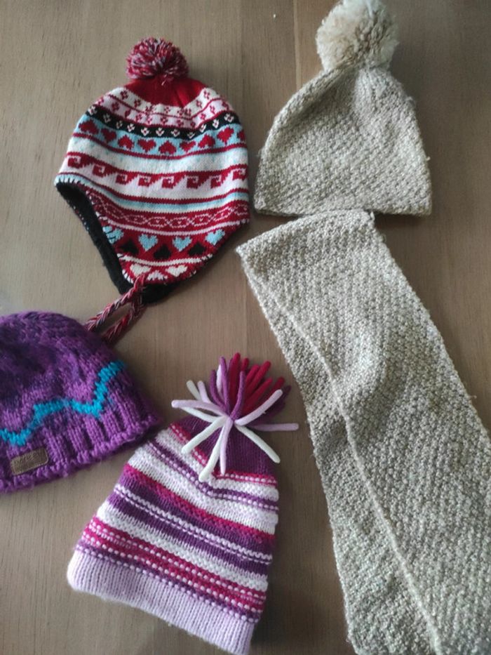 Lot de bonnet et écharpe fille 3/6 ans