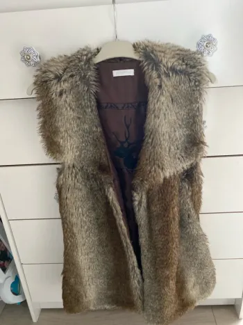 Veste sans manches fausse fourrure
