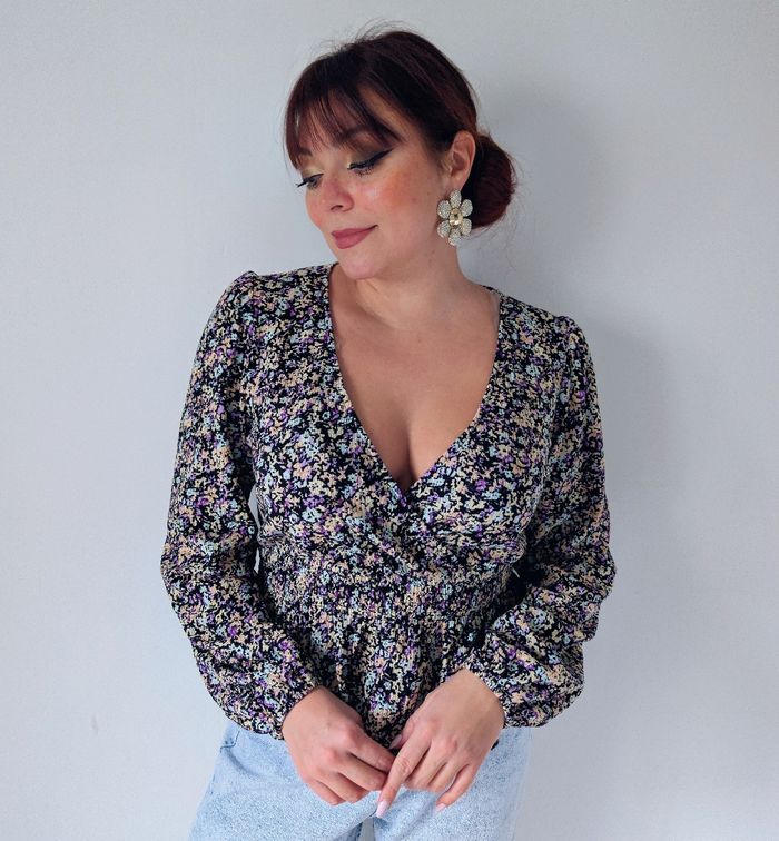 Blouse à manches longues péplum cache-cœur fleurie bohème chic tendance Taille 38 M
Très bon état - photo numéro 3