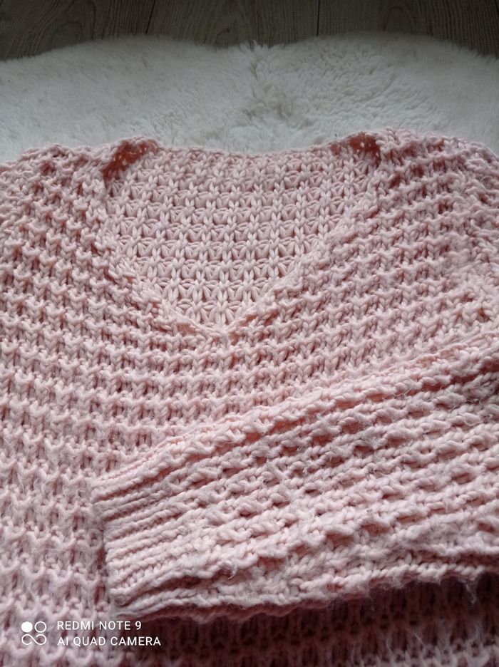 Pull en laine rose col V taille M en très bon état - photo numéro 2