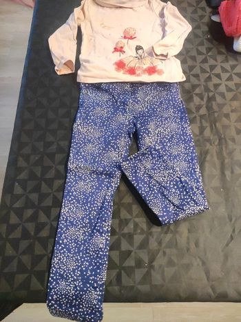 pantalon bleu a coeur et haut col roulé