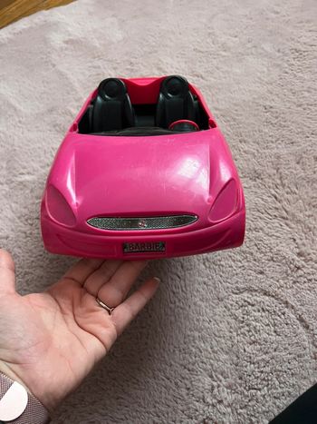 Voiture de barbie rose