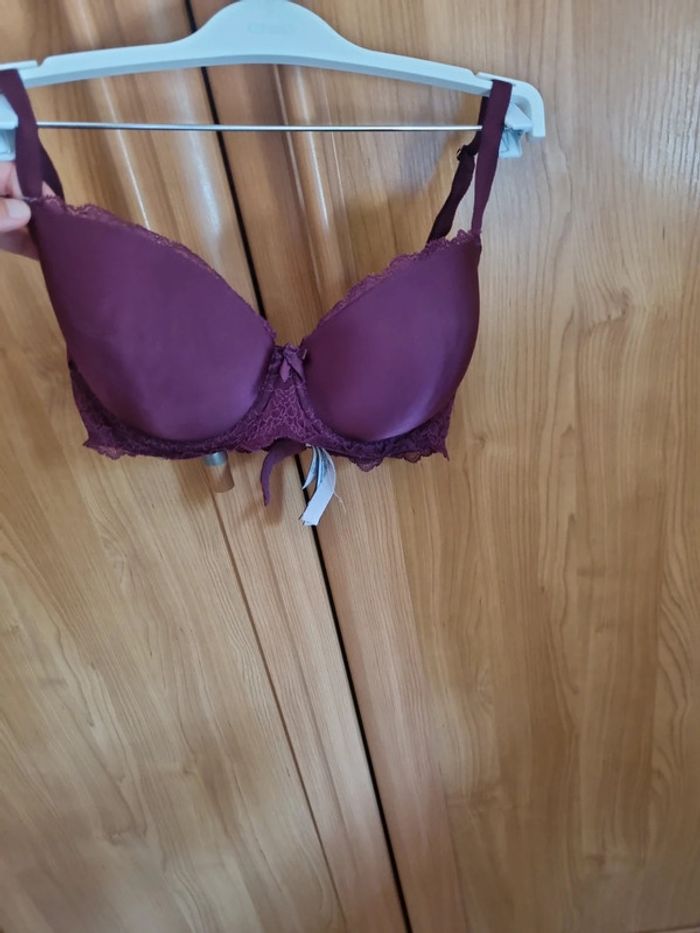 Soutien-gorge violet victoria secret - photo numéro 2