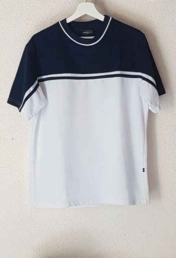 Tee-shirt bleu et blanc