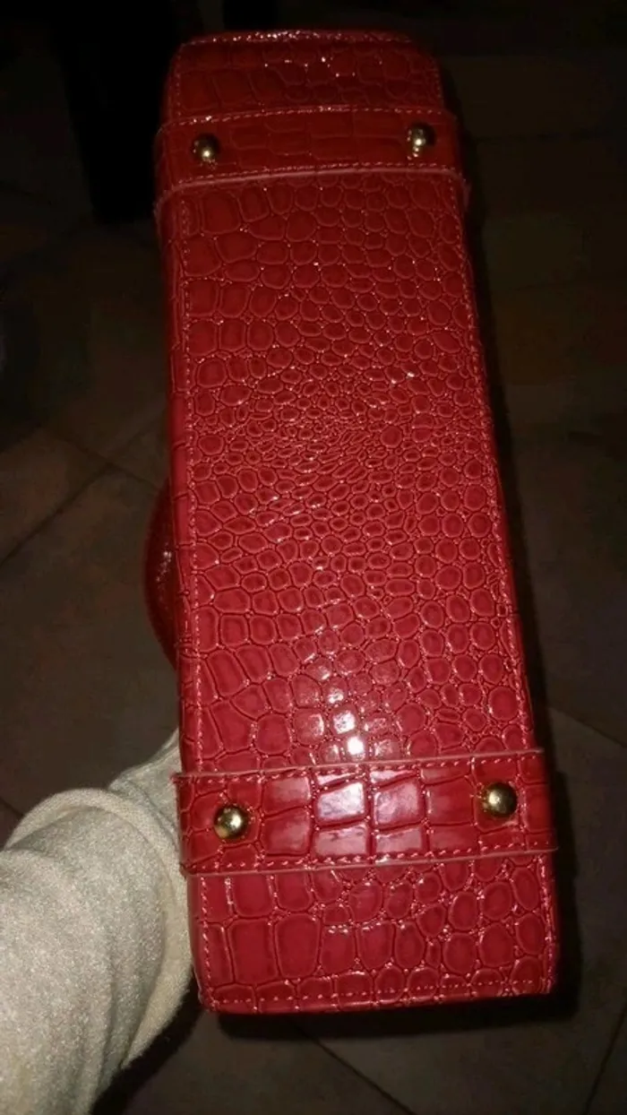 Très joli sac rouge - photo numéro 2