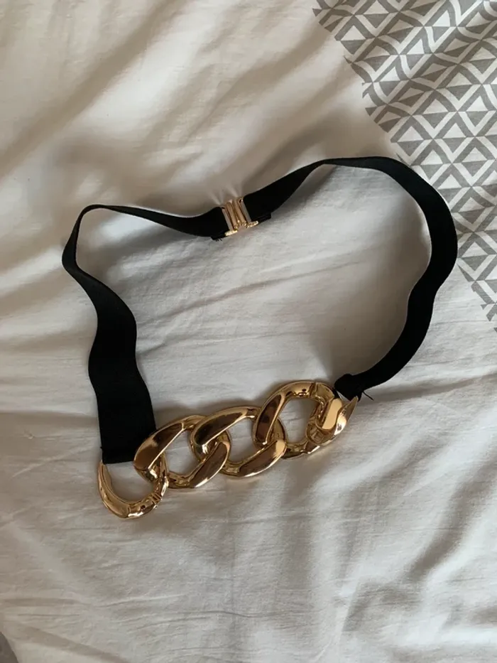 Ceinture à boucles dorées