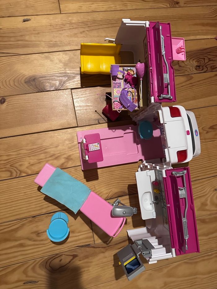 Ambulance barbies - photo numéro 2