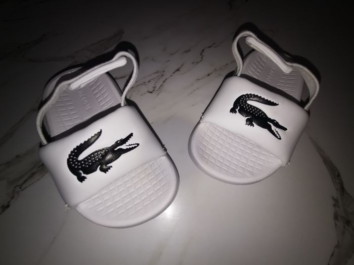 Claquette lacoste bébé