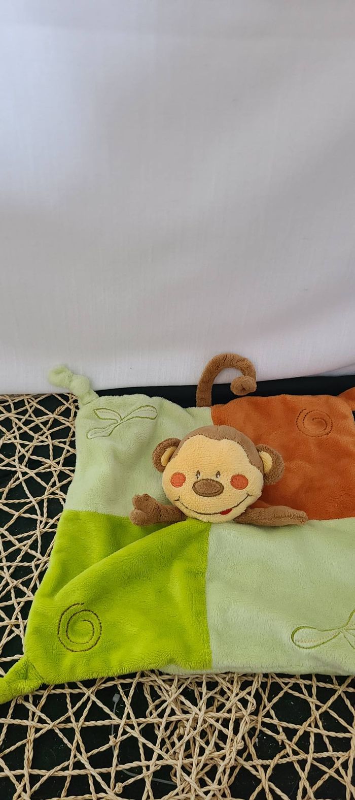 Doudou plat ouistiti singe KIMBALOO vert orange marron - photo numéro 2