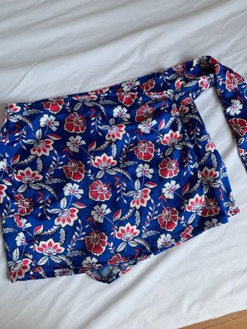 Jupe short à fleurs 