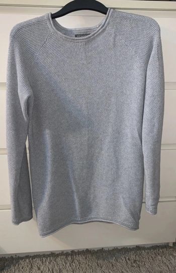 Très beau pull garçon (taille 12/13 ans)