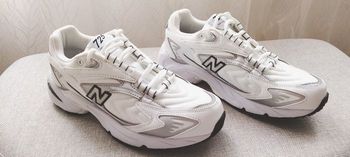 NEW BALANCE 725 NEUVES TAILLE 40.5