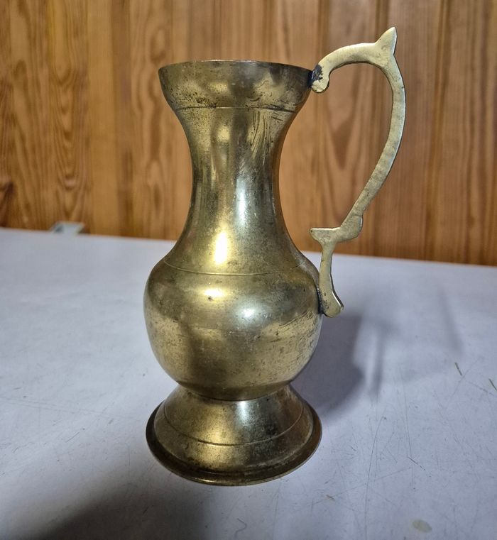 Pichet cruche ancien en laiton décoration - photo numéro 3