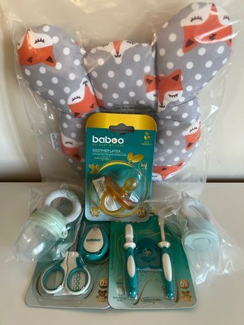 Lot naissance : grignoteuses, tétines, coupe ongles