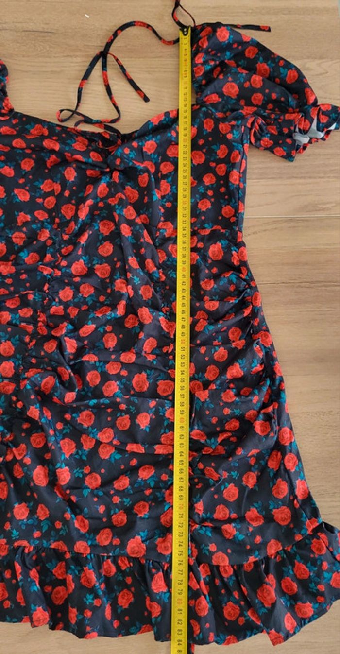 Robe de cérémonie motifs roses rouges sur fond noir manches courtes Taille 34/36 - photo numéro 10