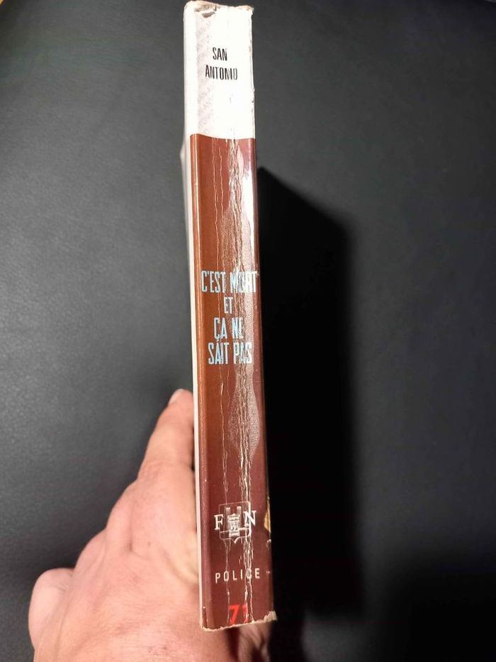 C'est mort et ça ne sait pas de San Antonio - photo numéro 2