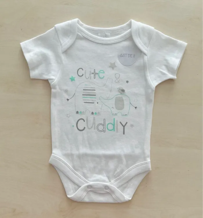 Lot de 3 bodies taille 6-9 mois - photo numéro 4