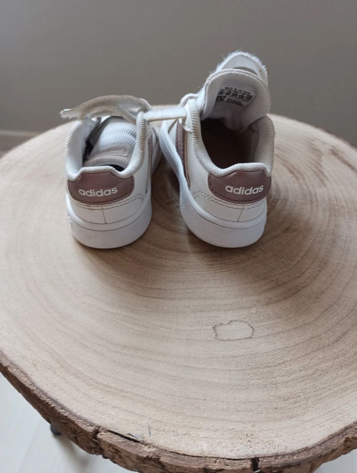 Basket Adidas taille 20 en très bon état - photo numéro 4