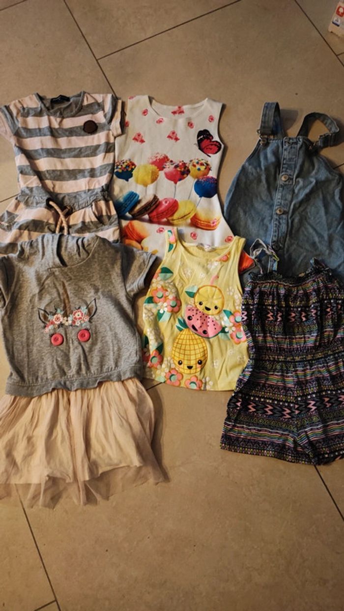Lot vêtements robe et t-shirt