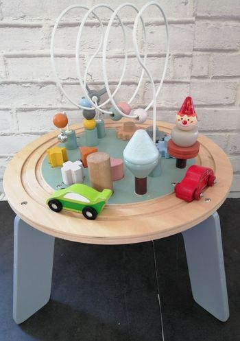 Table d activités avec circuit janod