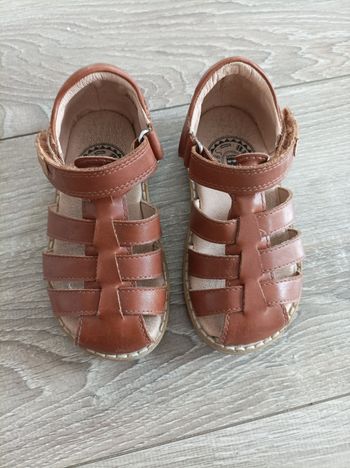 Sandales marron p.24