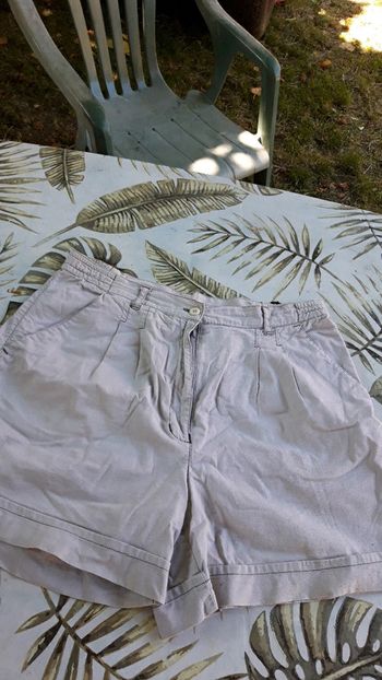 Short femme 42/44