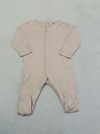 Pyjama rose ouverture avant – Bébé 6-9 mois – Doux et confortable