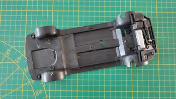 Châssis interne pièce détachée miniature Peugeot 307 CC Solido miniature 1/18 1/18e 1/18eme #B71