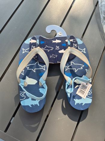 Tongs elastiques requins 30