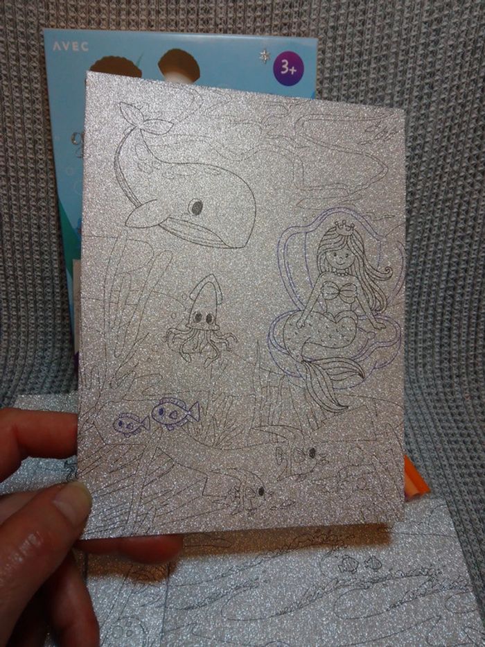 6 cartes pailletées à colorier + crayons "Sirènes" - photo numéro 3