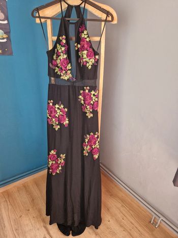 Robe de soirée neuve 38 + chale