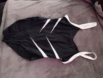 Maillot de bain femme motif amincissant - T40 neuf