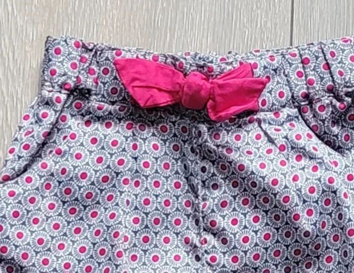 Pantalon fluide gris et framboise. Fille 6 mois. Marque Obaibi - photo numéro 2